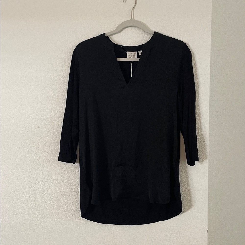 Violet & Claire Elegant Black Blouse